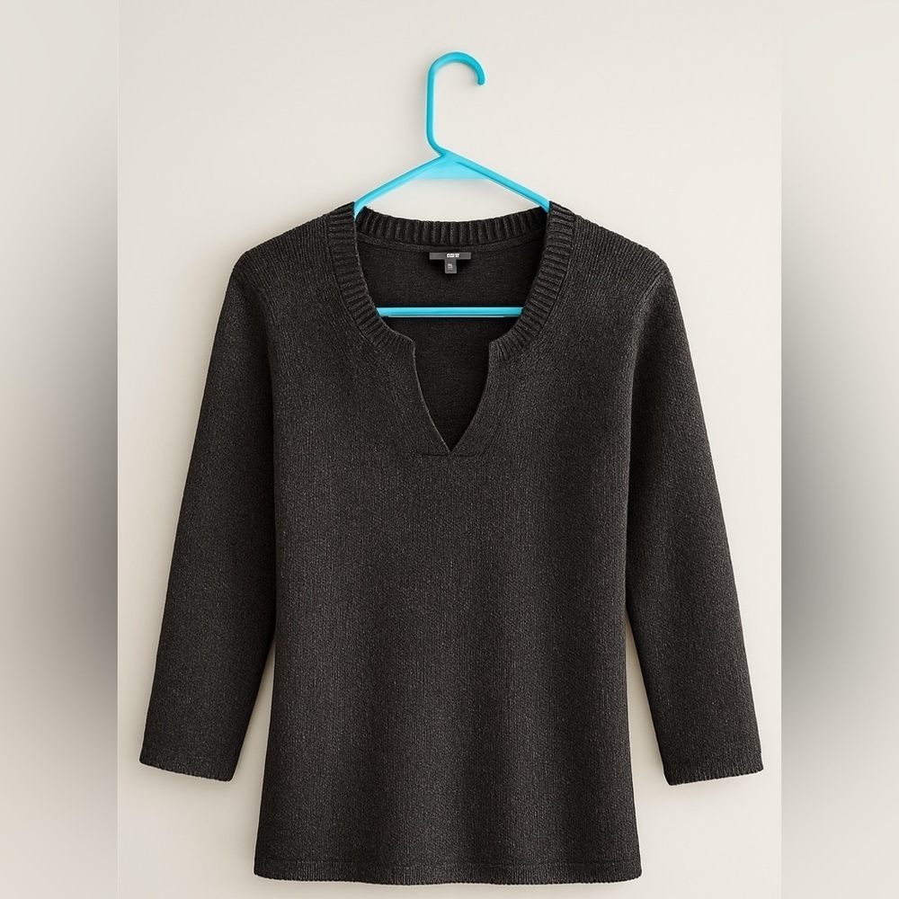 TOMMY BAHAMA metallic shimmer V-neck sweater 3/4   sleeves holiday  size M EUC